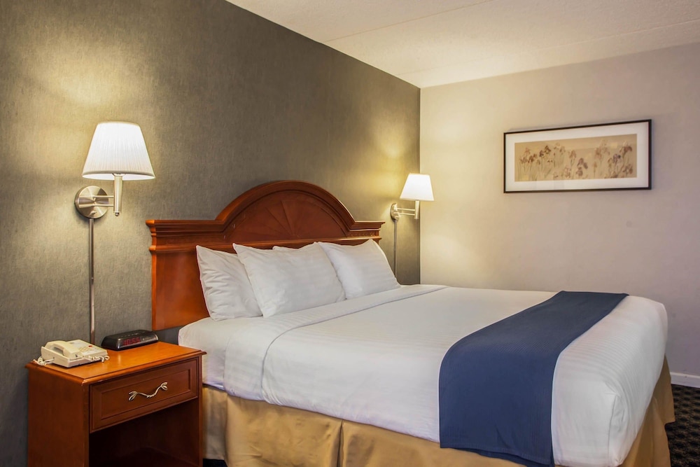 Quality Inn and Suites St Charles - West Chicago