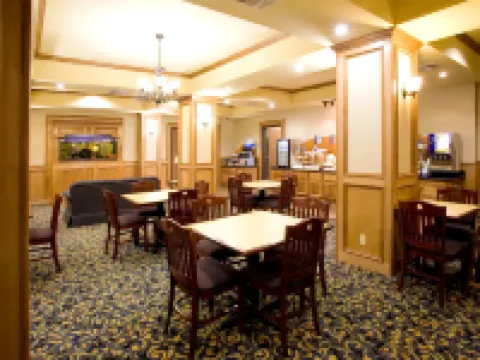 智選假日套房酒店約丹頓-普萊森 by IHG 喬丹頓酒店