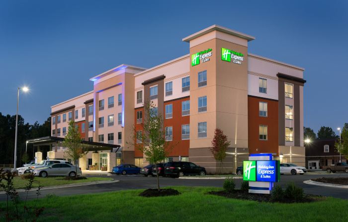 Holiday Inn Express & Suites FAYETTEVILLE SOUTH by IHG