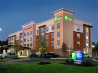 Holiday Inn Express & Suites FAYETTEVILLE SOUTH by IHG Hotels in Fayetteville
