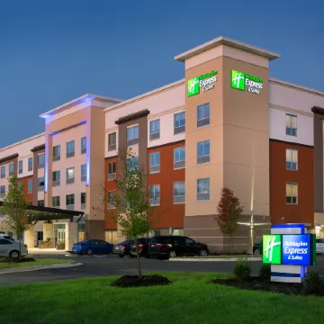 Holiday Inn Express & Suites FAYETTEVILLE SOUTH by IHG