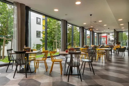 Holiday Inn - the niu, FURY ASCHHEIM MESSE by IHG