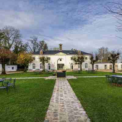 Novotel Domaine de Maffliers Hotel Exterior