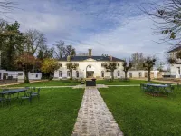 Novotel Domaine de Maffliers - Demeures de Campagne Các khách sạn gần Chateau de Conti