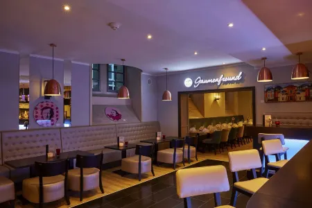 H4 Hotel Residenzschloss Bayreuth Отели рядом с достопримечательностью «Университет Байреута»