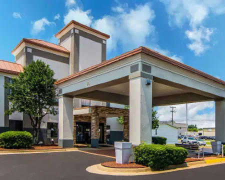 Clarion Pointe South Boston - Danville East Hotels in Halifax County