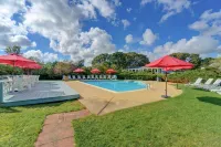 Island Inn - Beach