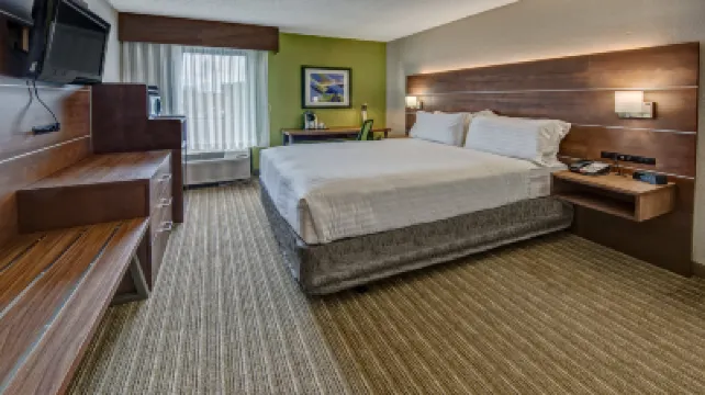 Holiday Inn Express MEMPHIS MEDICAL CENTER MIDTOWN by IHG Hotels near Sun Studio