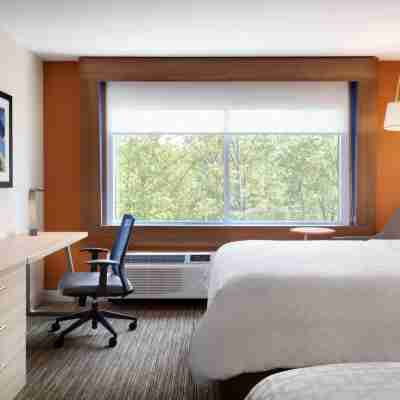 Holiday Inn Express & Suites Kokomo South Rooms