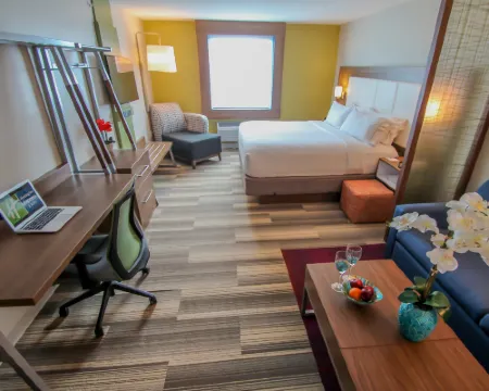 โรงแรม ฮอลิเดย์ อินน์ เอ็กซ์เพรส แอนด์ สวีทส์ ไมอามี แอร์พอร์ต อีสต์ บาย IHG โรงแรมในไมอามี