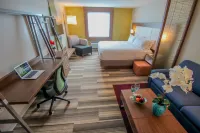 Holiday Inn Express & Suites MIAMI AIRPORT EAST by IHG