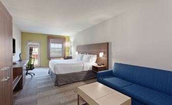 Holiday Inn Express & Suites Corona