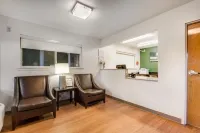 홈타운 스튜디오스 댈러스 - 메스퀴테