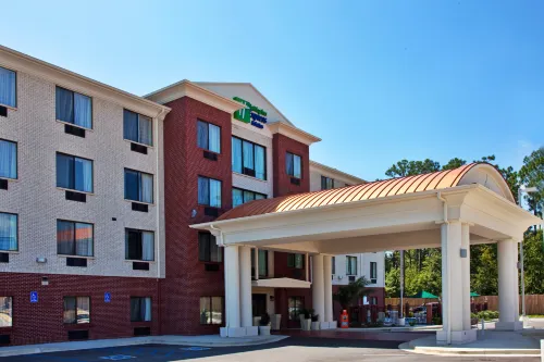 Holiday Inn Express & Suites BILOXI- OCEAN SPRINGS by IHG