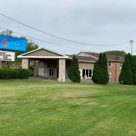 Studio 6 Rockford