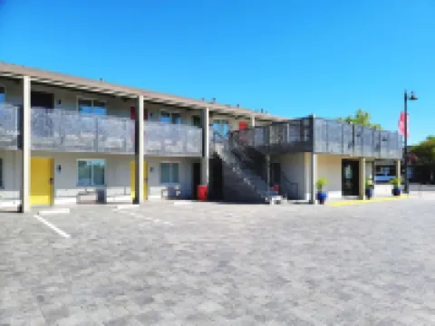 Signature Inn Santa Clara Hotels near SAP Center