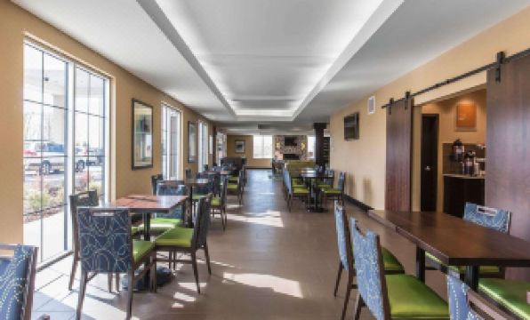 Comfort Inn & Suites Airport North