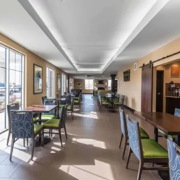 Comfort Inn & Suites Airport North