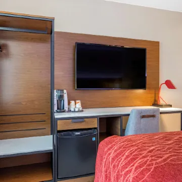 Comfort Inn JFK Airport Отели рядом с достопримечательностью «Железнодорожная станция JFK Air Train»