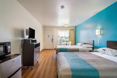 Motel 6 Portland, or  Mall 205 Hotels in Portland