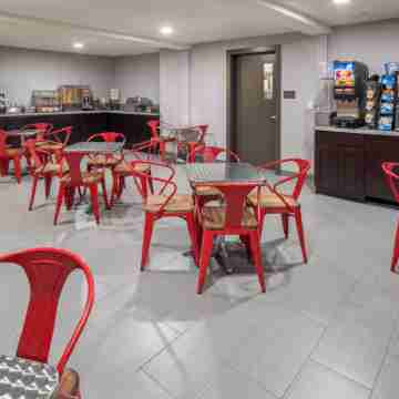 Red Lion Inn & Suites Everett Dining/Meeting Rooms