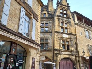 Charming Apartment in Sarlat-la-Caneda