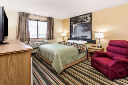 Super 8 by Wyndham Ottawa Starved Rock Отели в г. Нейплейт