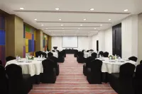 皇冠假日飯店-浦那市中心 - 機場接送