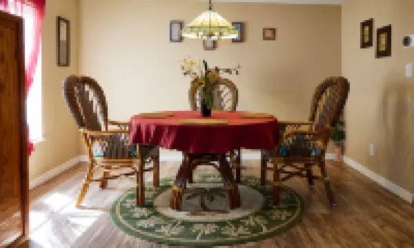 Pleasant Days Lodging Tropical Master Suite
