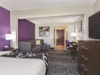La Quinta Inn & Suites by Wyndham Columbus North Hotels in Columbus