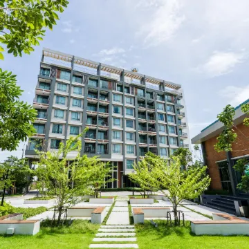 ONPA Hotel & Residence Bangsaen Отели рядом с достопримечательностью «Гора Кхао-Саммук»