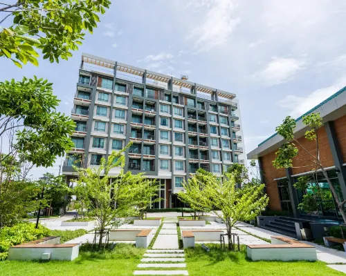 ONPA Hotel & Residence Bangsaen Отели рядом с достопримечательностью «Пляж Воннапа»