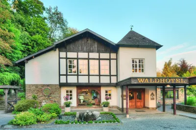 Romantik Waldhotel Mangold Отели рядом с достопримечательностью «St. Laurentius»