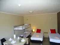 Budget Flats Brussels Hotels in Синт-Питерс-Леув