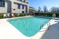Quality Inn - Pools