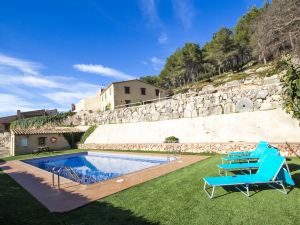 Catalunya Casas: Sublime Villa Mas Godell for up to 12 People in Famous Catalan Wine Regions!