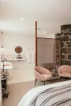 The Oak & Anchor Hotel Hotels near Wishart Gallery