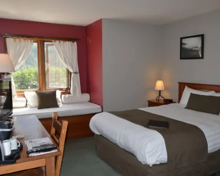 Howe Sound Inn & Brewing Company Hotels in Squamish