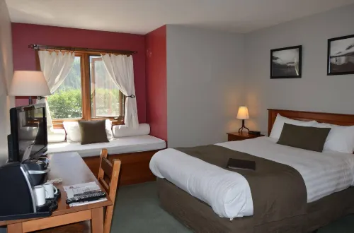 Howe Sound Inn & Brewing Company Hotels in Squamish