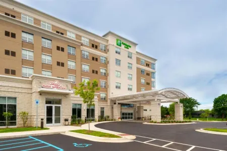 Holiday Inn & Suites Farmington Hills - Detroit NW