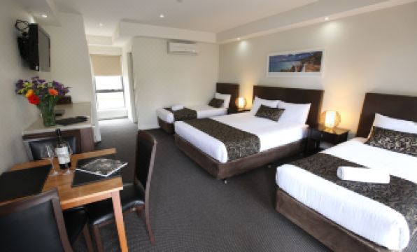 6. 베이 모텔 세이..