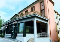 Hotel Italia & Lombardi Hotel dekat Cinema Multisala Gallery