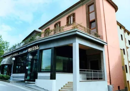 Hotel Italia & Lombardi Отели в г. Монтефьясконе