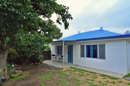 Seogwipo Sumgol Pension Отели рядом с достопримечательностью «Shinhwa Theme Park»