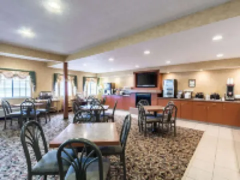 Baymont by Wyndham Omaha SW Hotels in Sarpy County