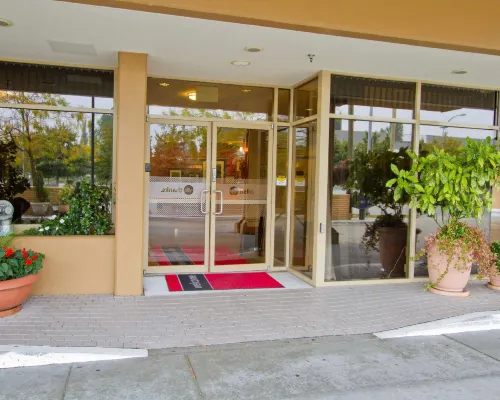 Hampton Inn by Hilton Vancouver-Airport/Richmond Hotel berhampiran YVR–Airport