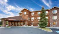 Pinedale Hotel & Suites