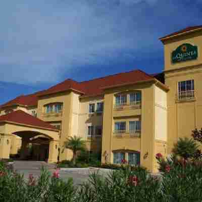 La Quinta Inn & Suites by Wyndham Port Arthur Hotel Exterior