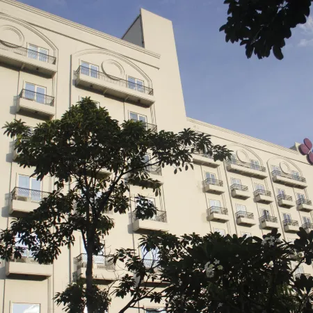 Hotel Diradja Отели рядом с достопримечательностью «Статуя Панчоран»