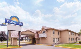 Motel 6 McGraw, NY - Cortland